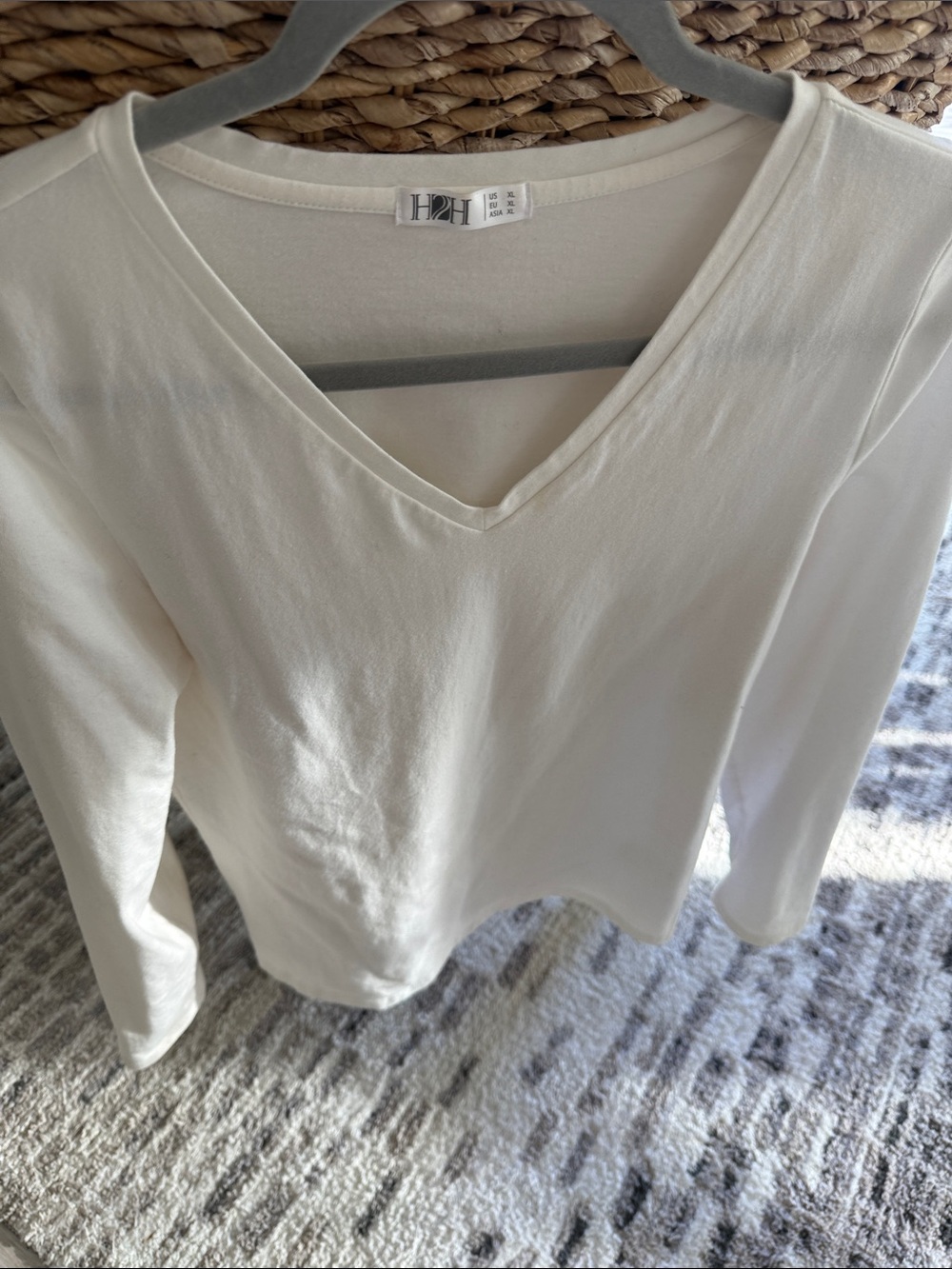 H by Halston Cream V-Neck Long Sleeve Top